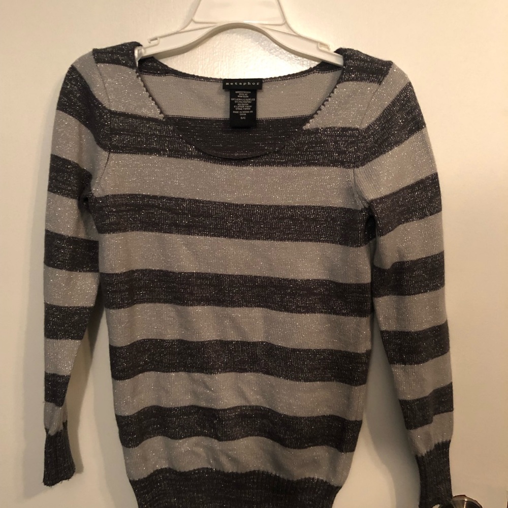 Metaphor gray sweater